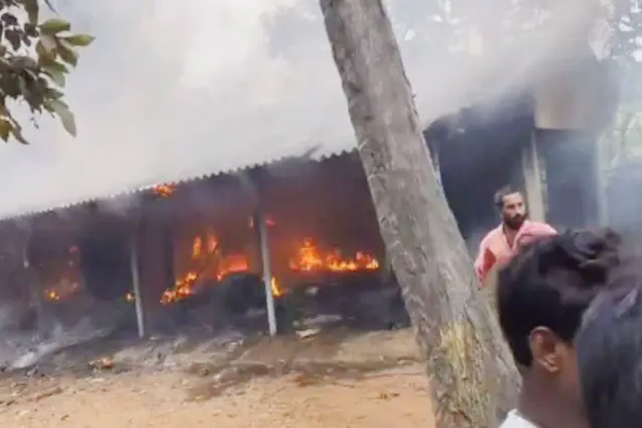 ভারতের ভি. সাভারাম আতশবাজি কারখানায় বিস্ফোরণে নিহত ৬