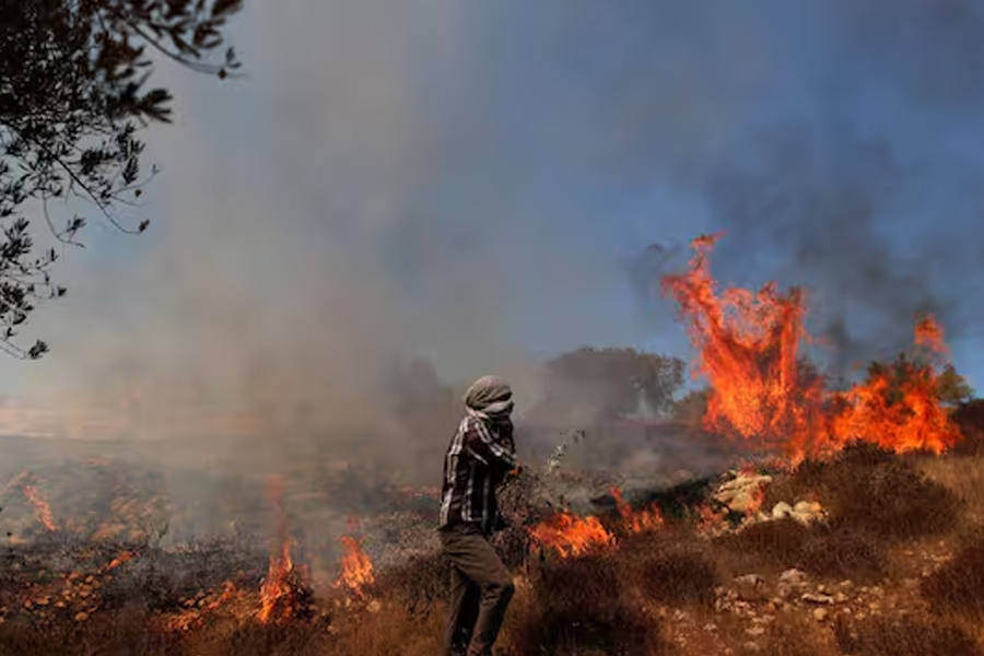 তীব্র খরার মধ্যে ইরানে ভয়াবহ দাবানল