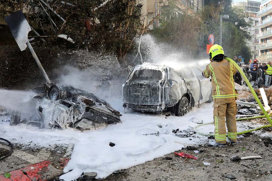 তেল আবিবে দফায় দফায় ক্ষেপণাস্ত্র হামলা, আহত ৪