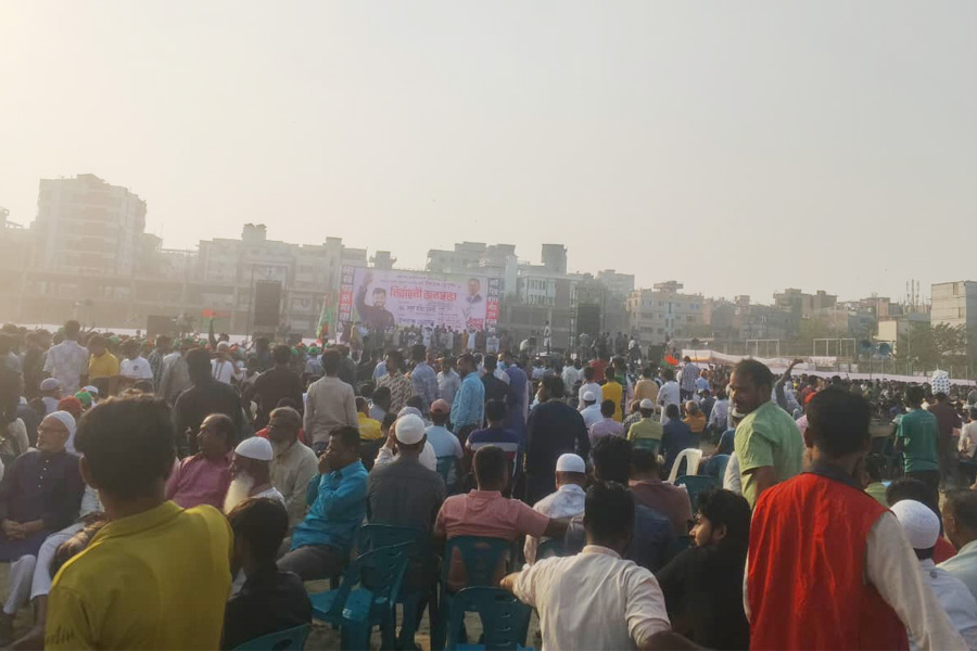 ইশরাকের নির্বাচনী জনসভায় মানুষের ঢল