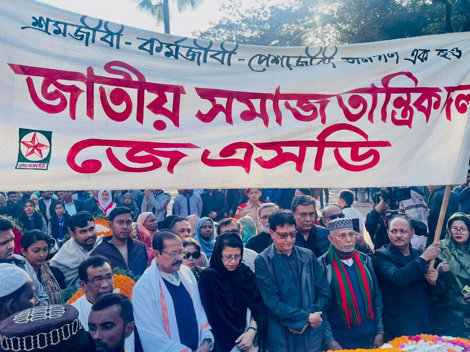 বারবার হোঁচট খাচ্ছে গণতান্ত্রিক উত্তরণের লড়াই