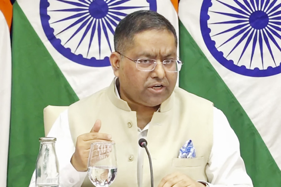 শেখ হাসিনাকে ফেরানোর অনুরোধ খতিয়ে দেখছে ভারত