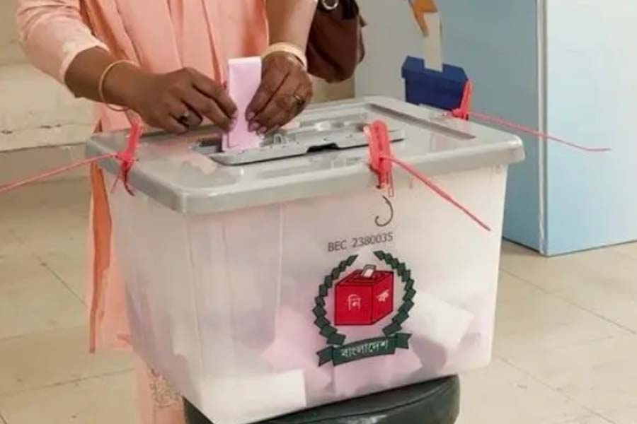 জাল ভোট দিতে গিয়ে আটক ৬