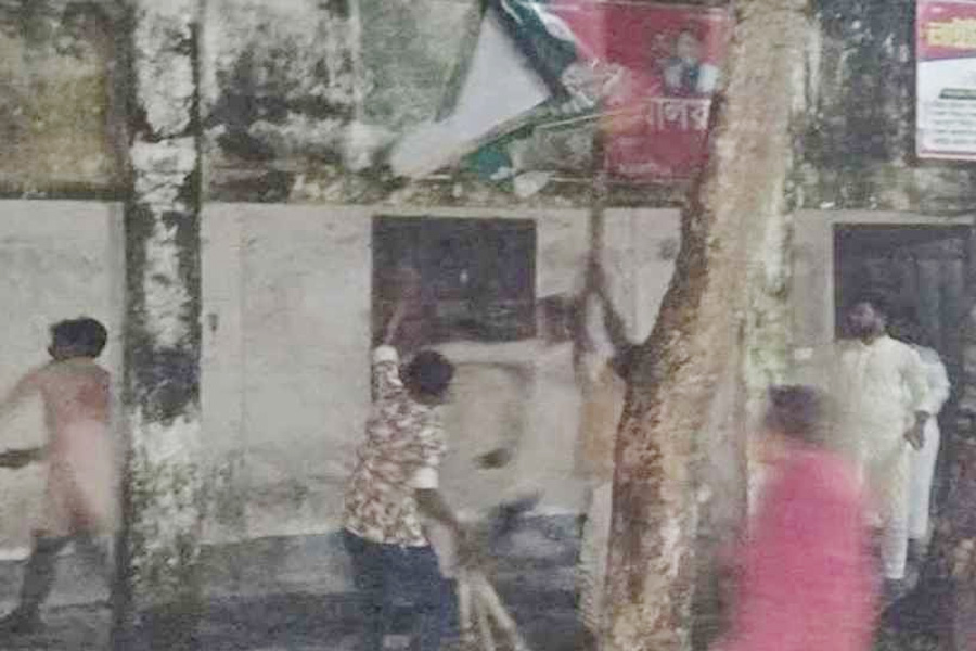 ঈশ্বরগঞ্জে নুরের ওপর হামলার প্রতিবাদ