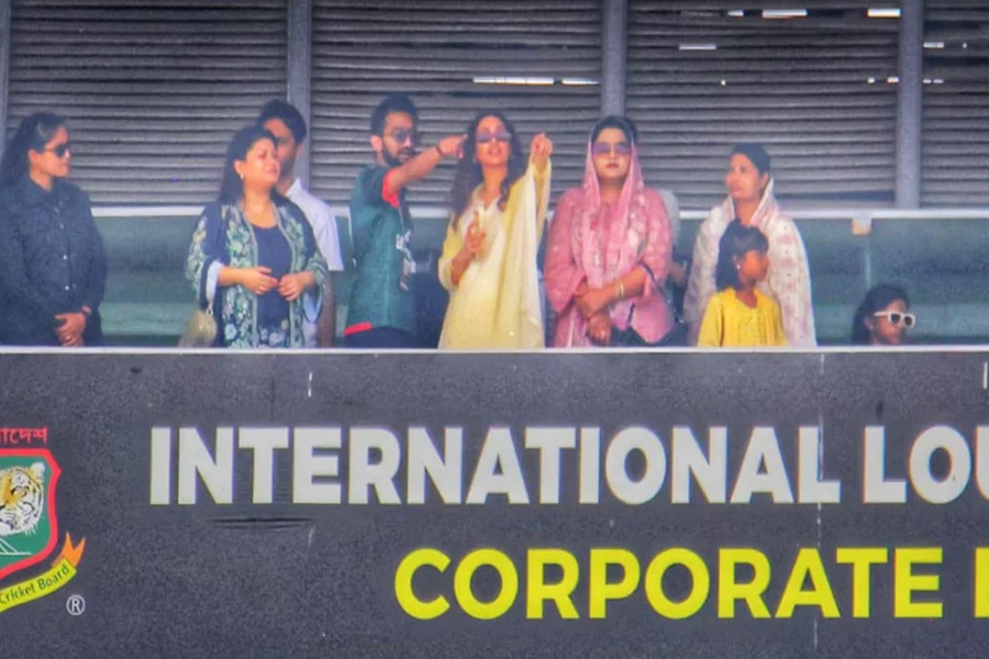 বাংলাদেশের খেলা দেখতে মিরপুর স্টেডিয়ামে জাইমা রহমান