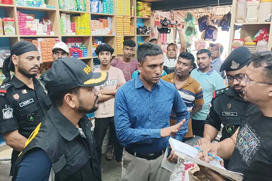 যশোরে কোটি টাকার তেল মজুত; নওয়াব মিলসকে জরিমানা