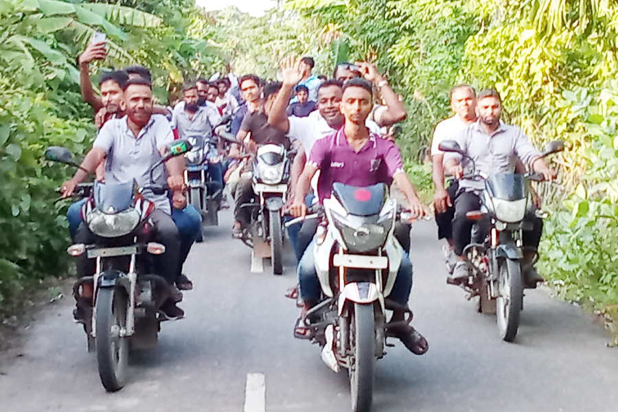 ঝালকাঠিতে মোটরসাইকেল শোভাযাত্রা যুবদল নেতাদের