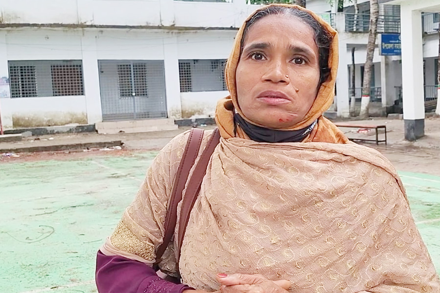 যুব উন্নয়ন কর্মকর্তার বিরুদ্ধে অফিস সহকারীর স্ত্রীকে মারধরের অভিযোগ