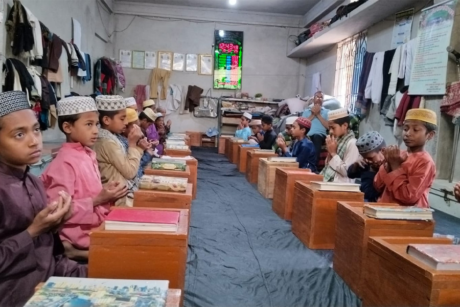 এমপি নির্বাচিত হওয়ায় শোকরানা দোয়া ও কুরআন খতম