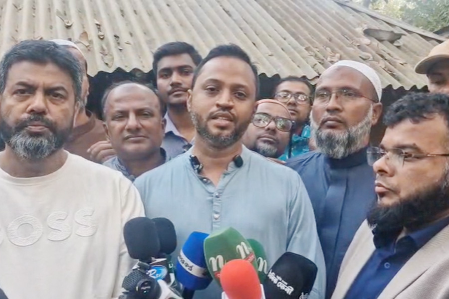 তালাকপ্রাপ্ত জোহরার পাশে তারেক রহমান