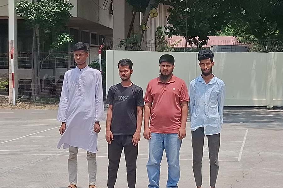 কাফরুলে গার্মেন্টস মালিককে কোটি টাকা চাঁদার দাবিতে গুলি, গ্রেপ্তার ৪