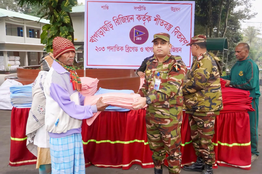 খাগড়াছড়িতে শীতার্তদের পাশে দাঁড়াল সেনাবাহিনী