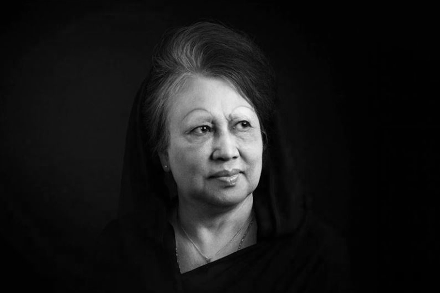 মানিক মিয়া অ্যাভিনিউজুড়ে জানাজা অনুষ্ঠানের প্রস্তুতি