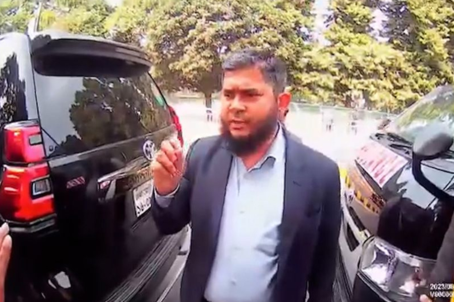 নিঃশর্ত ক্ষমা চাইতে খালিদুজ্জামানকে ২৪ ঘণ্টার আলটিমেটাম