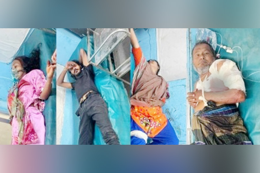 খুলনায় ঘরে ঢুকে একই পরিবারের ৪ জনকে গুলি