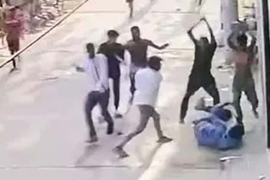 কিশোর গ্যাং লিডার ‘এলেক্স ইমনকে’ কুপিয়ে হত্যা