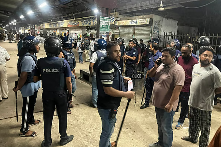 ভৈরবে ২ গ্রামের সংঘর্ষে পুলিশসহ আহত ৩০