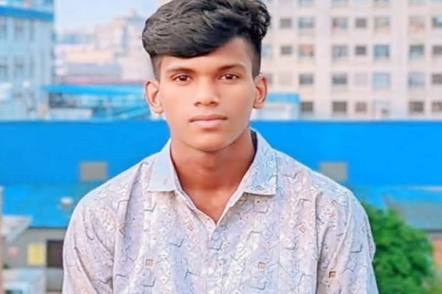 কাঠমিস্ত্রির কাজ করে জিপিএ-৫ পেয়েছেন রবিউল