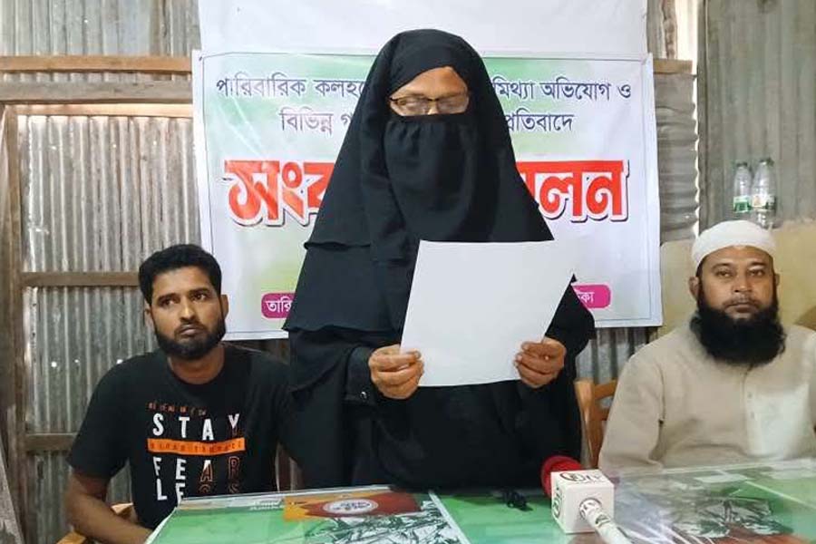 স্বামীর বিরুদ্ধে নির্যাতনের অভিযোগে বৃদ্ধার সংবাদ সম্মেলন
