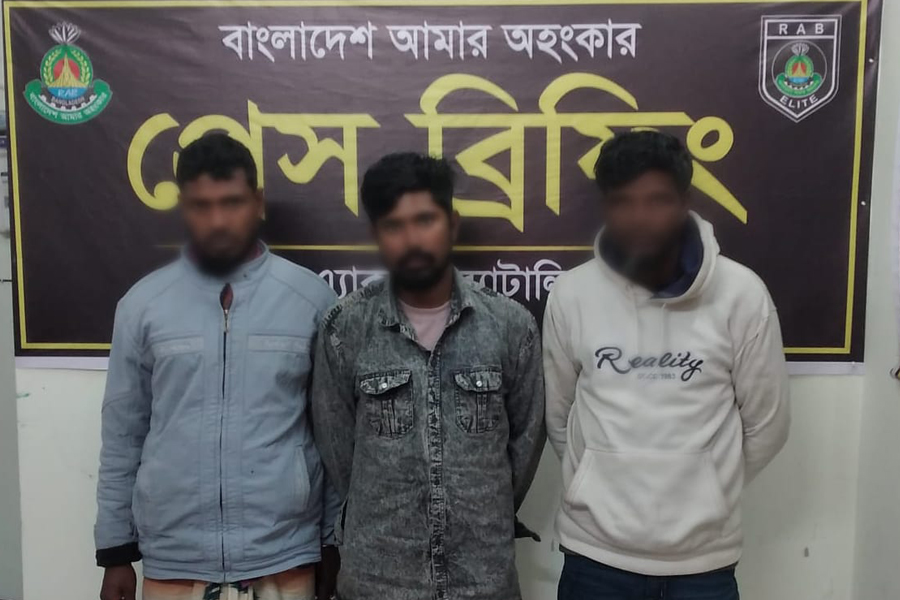 র‍্যাবের জালে ১৫ কেজি গাজাসহ ৩ মাদক ব্যবসায়ী আটক