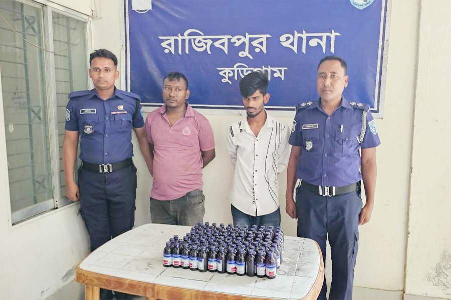 রাজিবপুরে ১৪৪ বোতল ভারতীয় এসক্যাফ সিরাপসহ আটক ২