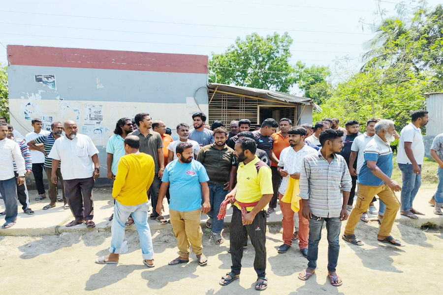 ছাত্রজনতার তোপের মুখে টোলপ্লাজা ত্যাগ করলেন কর্মকর্তারা