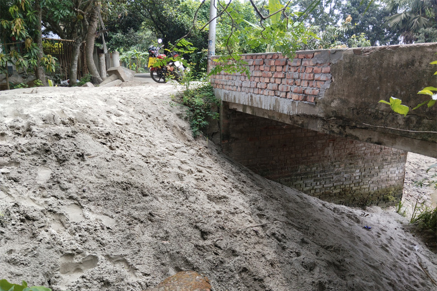 কুমারখালীতে কালভার্টের মুখ বন্ধ, ৪শ’ হেক্টর জমিতে জলাবদ্ধতার আশঙ্কা