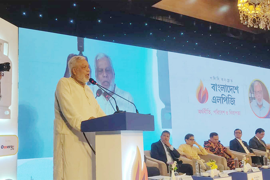 এলপিজি সিলিন্ডারের দাম হওয়া উচিত ১ হাজার টাকার মধ্যে: জ্বালানি উপদেষ্টা