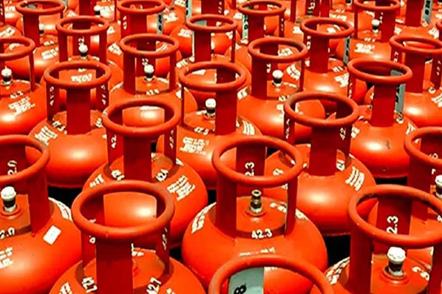 ফেব্রুয়ারিতে এলপিজির দাম কমল ১৫ টাকা