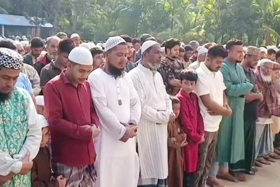 বংশালে ভূমিকম্পে নিহত বাবা-ছেলের দাফন সম্পন্ন