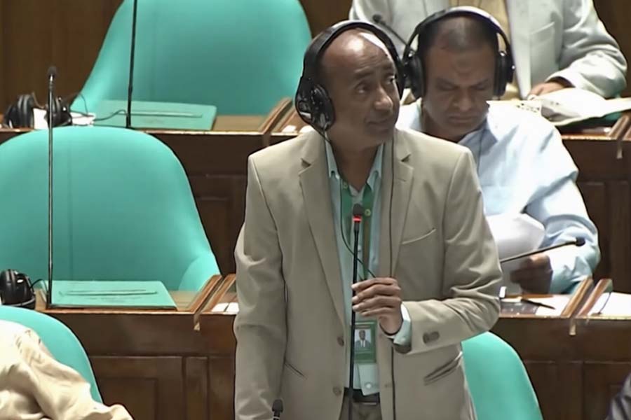 আ’লীগ সরকারের হয়রানিমূলক মামলা প্রত্যাহারে সক্রিয় সরকার: আইনমন্ত্রী