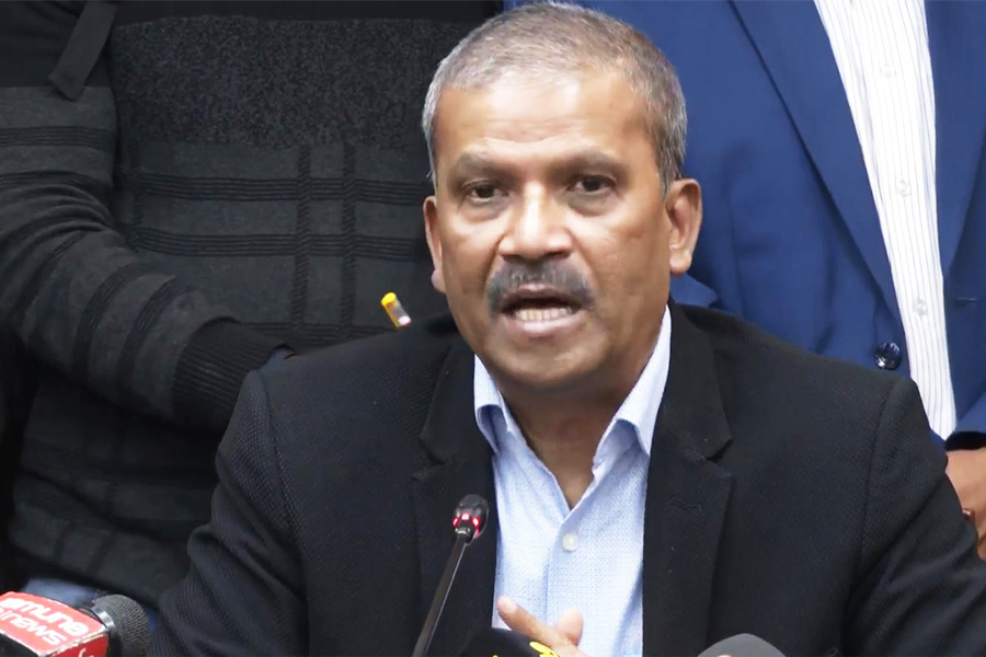 তত্ত্বাবধায়ক সরকার পুনর্বহাল: আইন উপদেষ্টার স্ট্যাটাস ভাইরাল