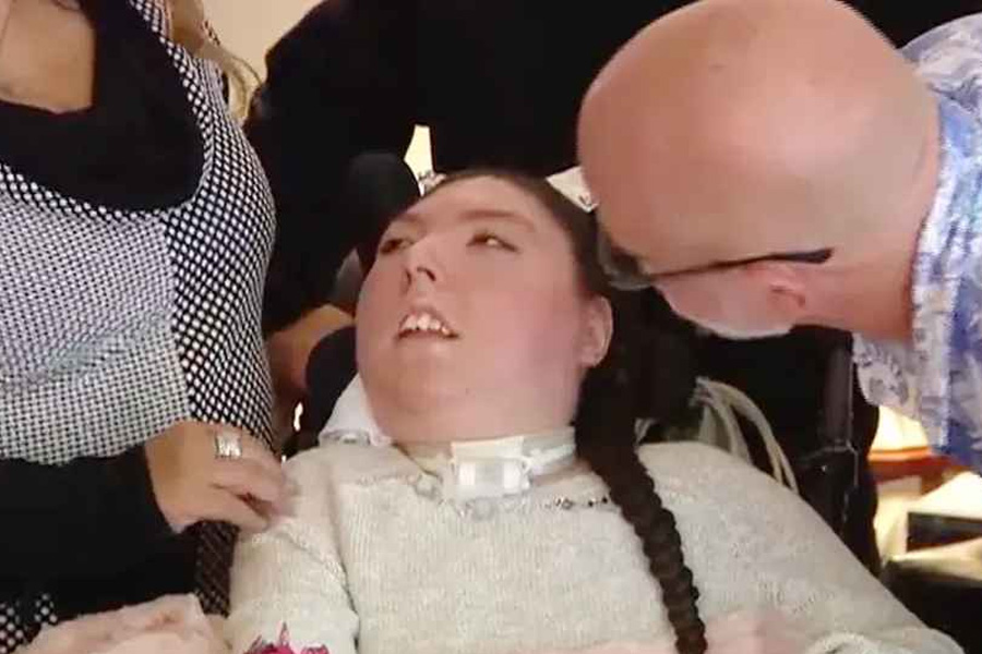 চিকিৎসকদের চোখে ‘জীবন্ত বিস্ময়’