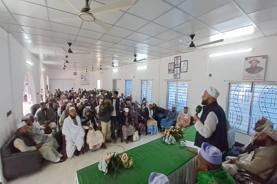 মসজিদের ইমামদের স্থায়ী সম্মানী ও রাষ্ট্রীয় স্বীকৃতি দেবেন মালিক