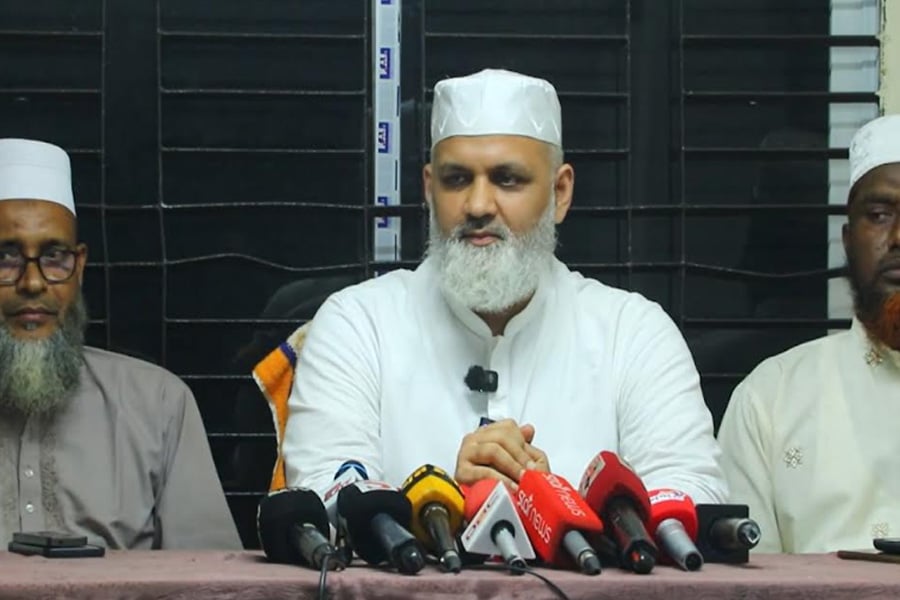 সংবাদ সম্মেলনে বক্তব্য দেন পাবনা-১ আসনের এমপি ব্যারিস্টার নাজিবুর রহমান মোমেন। ছবি: ভিওডি বাংলা
