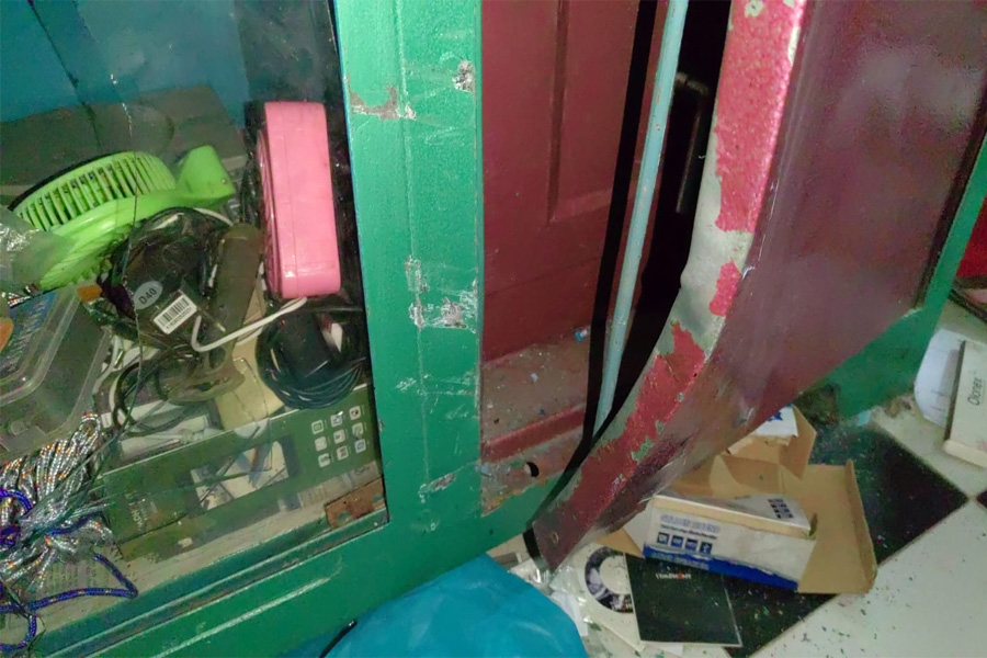 রাজৈরে প্রবাসীর বাড়িতে দুর্ধর্ষ ডাকাতি