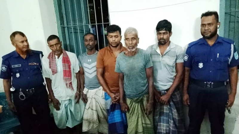 উচ্চস্বরে গান বাজাতে বাঁধা দেওয়ায় সেনা সদস্যকে হাতুড়ি পেটা