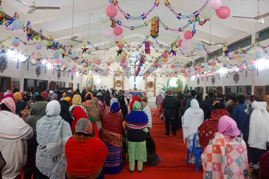 শান্তি ও সম্প্রীতির বার্তায় গির্জায় গির্জায় বড়দিন উদযাপন