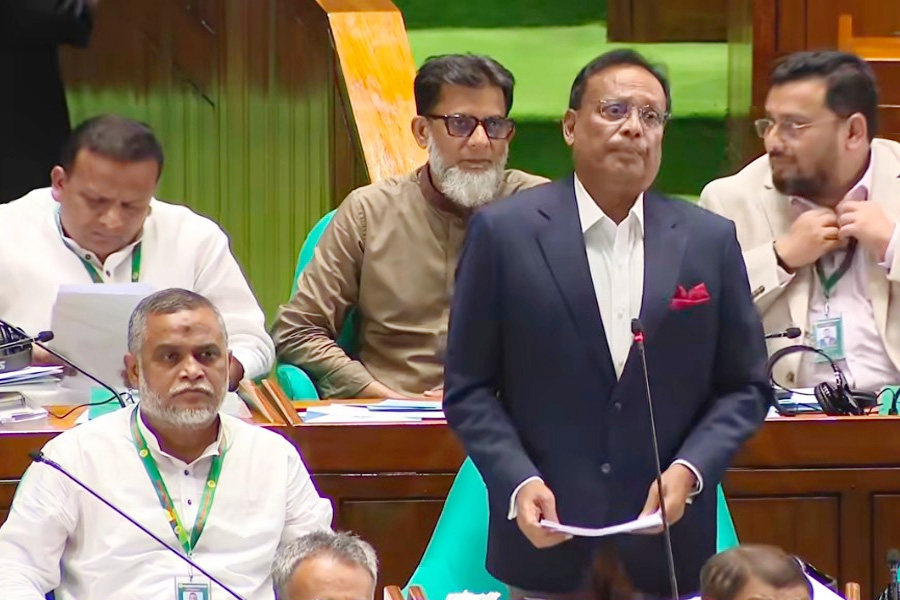 সংসদে মন্ত্রী মাহবুব আনামের বক্তব্যে সামাজিক মাধ্যমে প্রশংসা