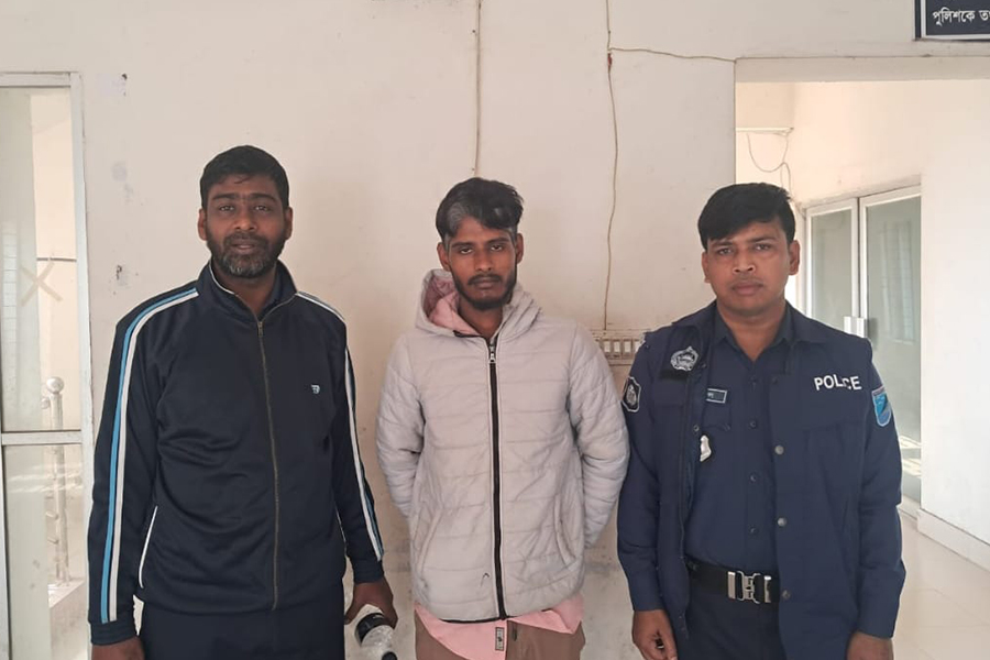 ইয়াবাসহ মাদক ব্যবসায়ীকে ধরে পুলিশে দিল জনতা