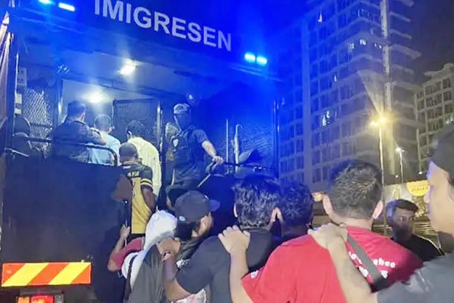 কুয়ালালামপুরে বাংলাদেশিসহ ১৫০ অবৈধ অভিবাসী আটক