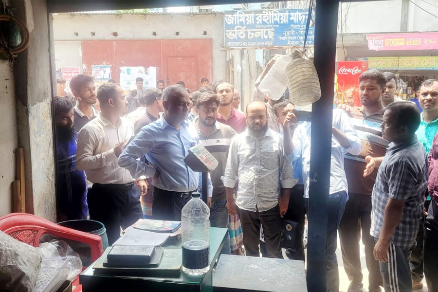 ডিএসসিসির অভিযানে দোকান মালিককে জরিমানা