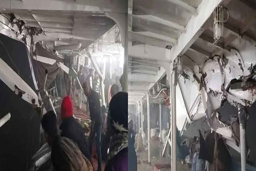 চাঁদপুরে মেঘনায় ২ লঞ্চের সংঘর্ষে নিহত ৪