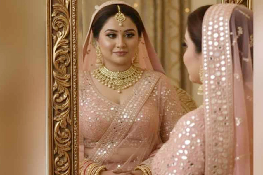 আয়নায় নিজেকে বেশি আকর্ষণীয় কেন মনে হয়?