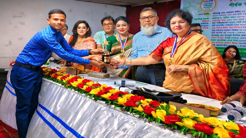 আইকনিক অ্যাওয়ার্ডস পেলেন ভাঙ্গুড়ার ক্রীড়া সাংবাদিক সাখাওয়াত
