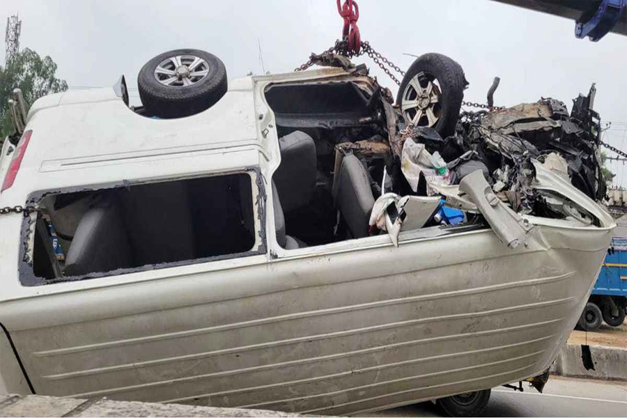 শেরপুরে মাইক্রোবাস দুর্ঘটনায় নিহত ৩, আহত ৯