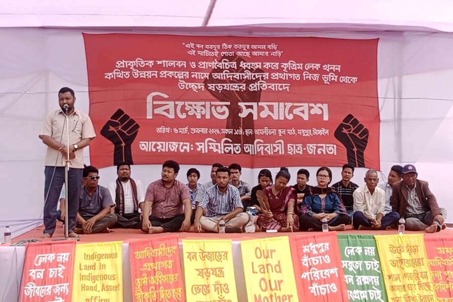 কৃত্রিম লেক খননের প্রতিবাদে আদিবাসী ছাত্র-জনতার বিক্ষোভ