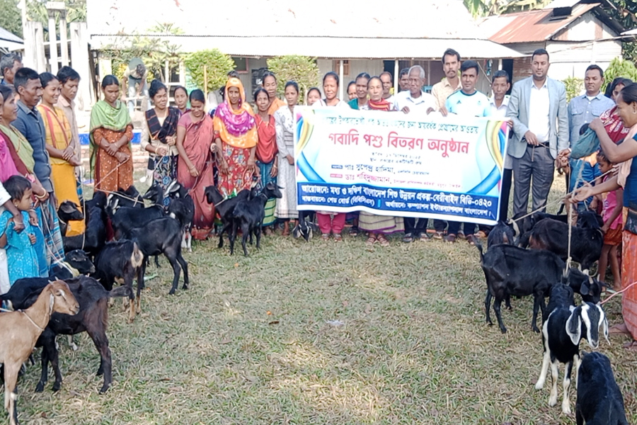 দরিদ্র শিশুর অভিভাবকদের মাঝে বিনামূল্যে গবাদি পশু বিতরণ
