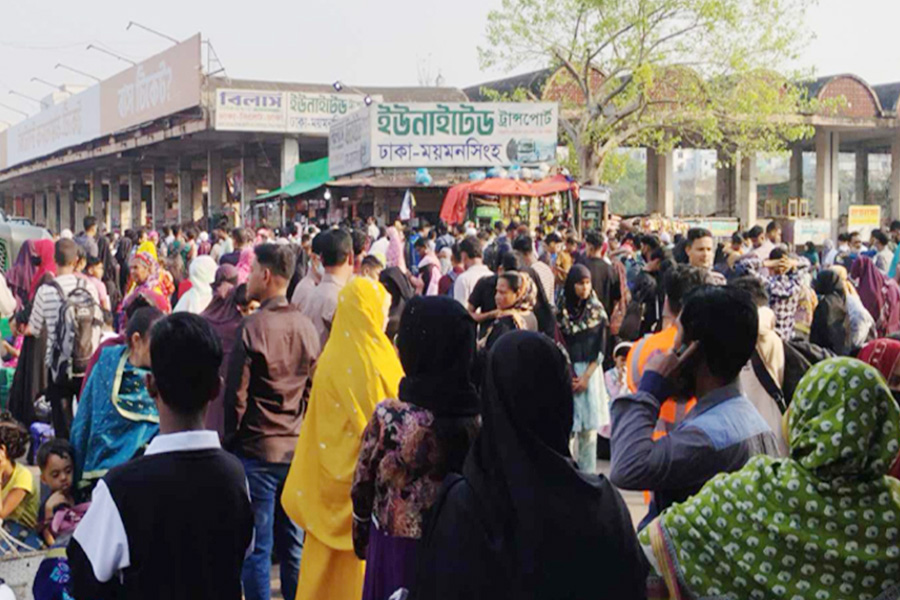 টিকিট নেই, বাসও নেই, তবুও যাত্রীদের দীর্ঘ সারি