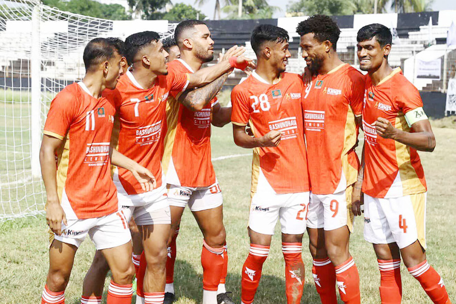 মোহামেডানকে হারিয়ে শিরোপা ধরে রাখলো ১০ জনের কিংস